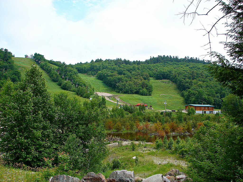 Professional security guards in Elliot Lake, Ontario - Hero view of the city